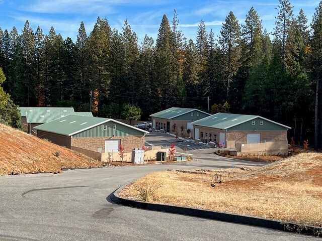 12836 Greenhorn, Grass Valley, CA à louer - Photo du bâtiment - Image 2 de 6