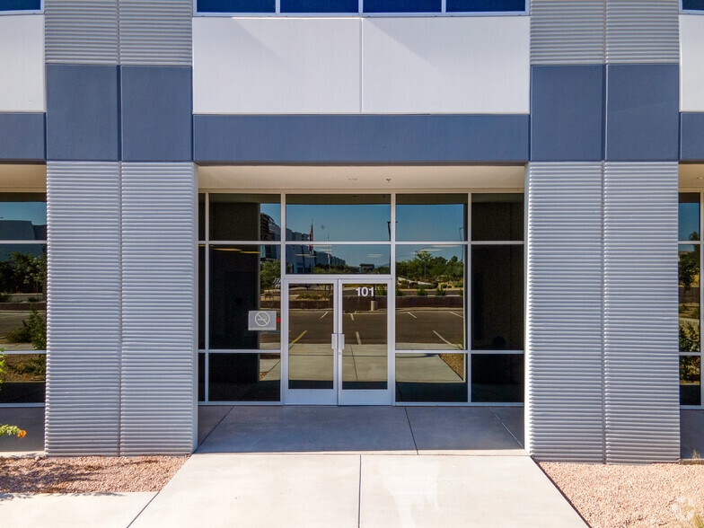 1828 N Higley Rd, Mesa, AZ for lease - Building Photo - Image 3 of 5