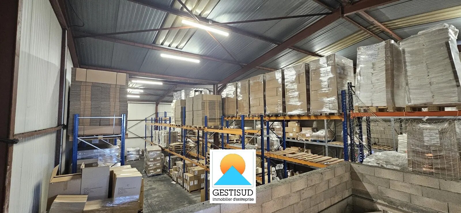 Flex in Aubagne for lease Interior Photo- Image 1 of 3