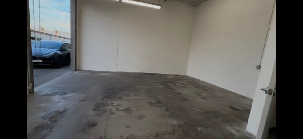 8235-8239 Lankershim Blvd, North Hollywood, CA for lease - Building Photo - Image 3 of 4