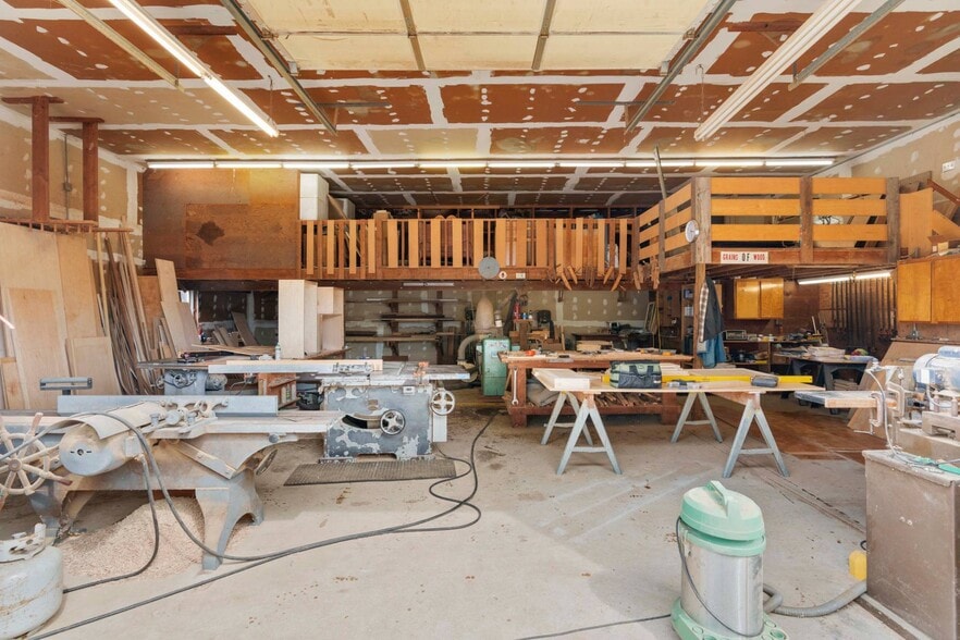 30 Race Ln, East Hampton, NY for sale - Interior Photo - Image 2 of 14
