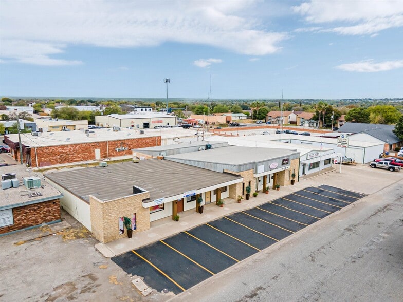 102 Fletcher Dr, Del Rio, TX for sale - Building Photo - Image 2 of 31