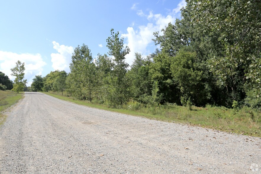 823 N Lapeer Rd, Orion Township, MI à louer - Photo du bâtiment - Image 2 de 3