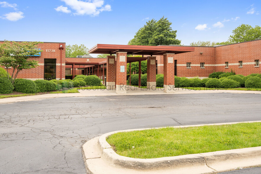 Plainfield Multi-Tenant Medical Campus portfolio of 3 properties for sale on LoopNet.ca - Building Photo - Image 2 of 11