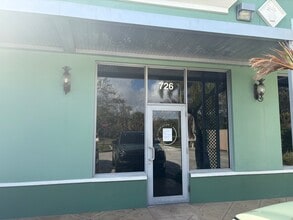 716 S Colorado Ave, Stuart, FL for lease Building Photo- Image 1 of 2