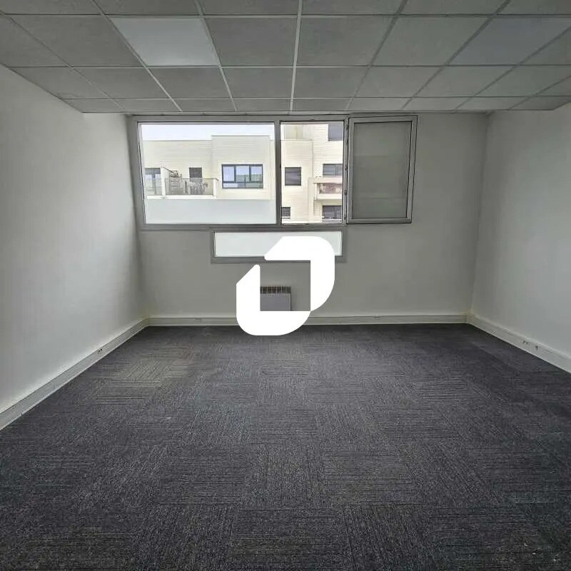 Office in Saint-Denis for lease Building Photo- Image 1 of 17
