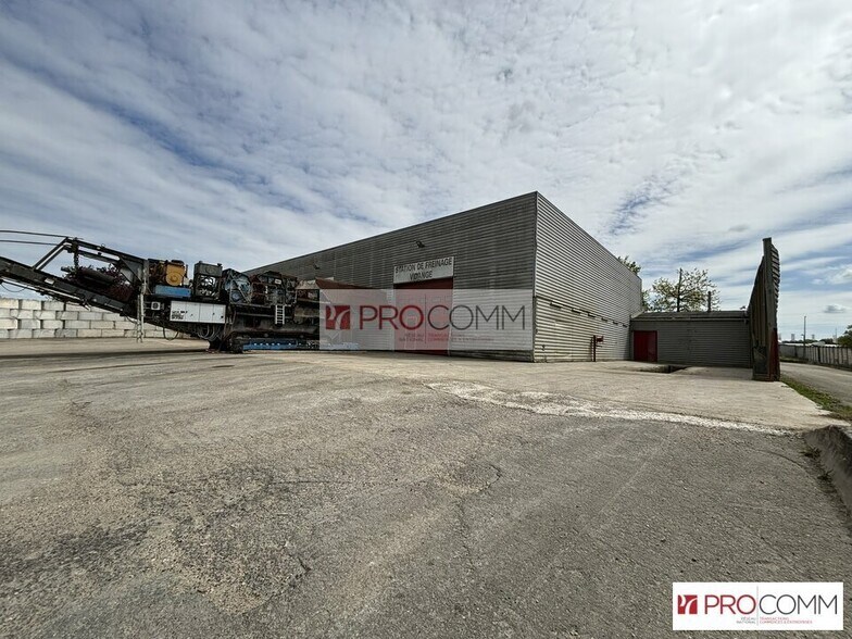 Flex in Nogent Le Phaye for sale - Building Photo - Image 2 of 5