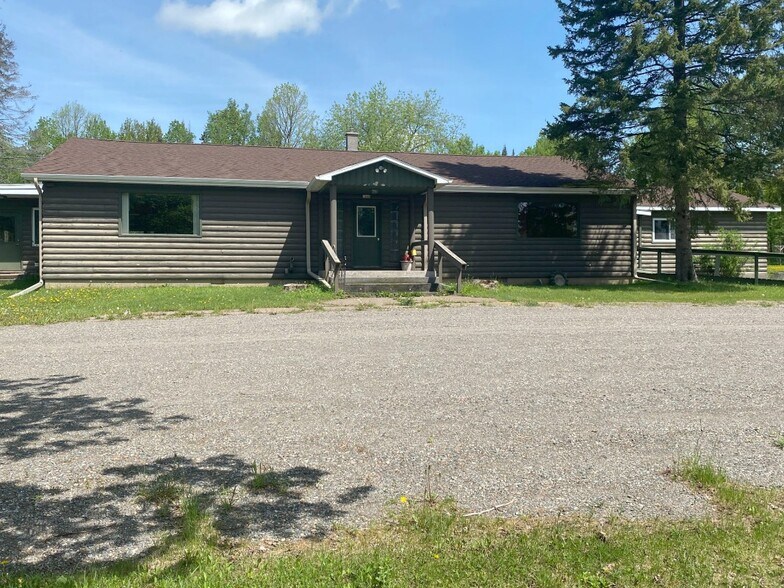 1640 W US-2, Crystal Falls, MI à louer - Photo du bâtiment - Image 2 de 42