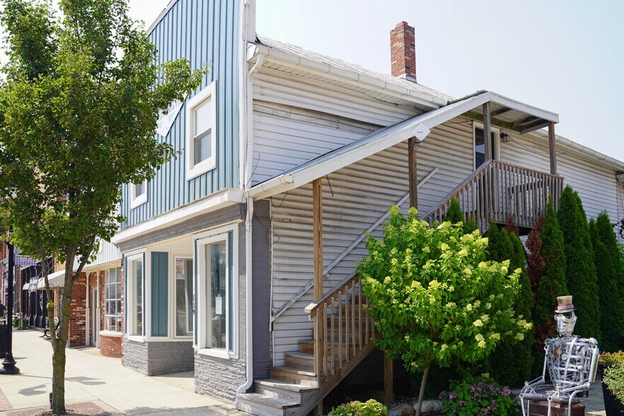 119 E Toledo St, Fremont, IN à louer - Photo du bâtiment - Image 1 de 7