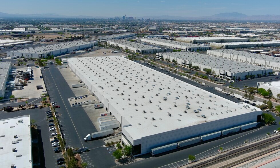 4900 Engineers Way, North Las Vegas, NV à louer - Photo du bâtiment - Image 3 de 3