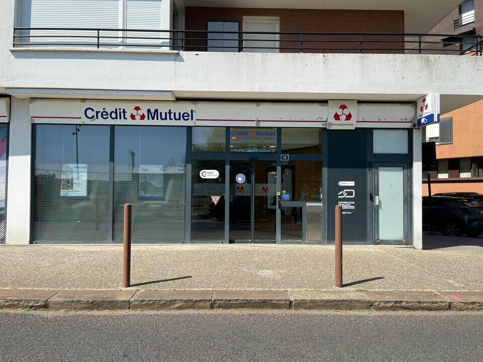 Retail in Le Havre for lease Building Photo- Image 1 of 9