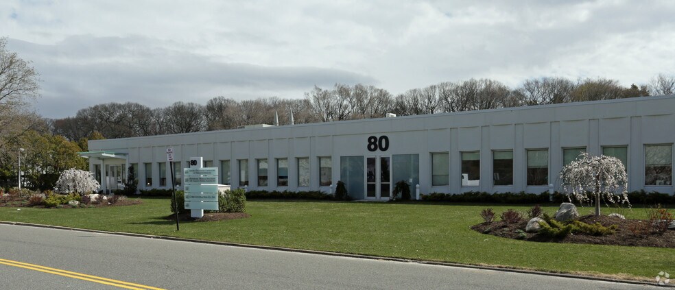 80 Crossways Park Dr, Woodbury, NY à louer - Photo principale - Image 1 de 15