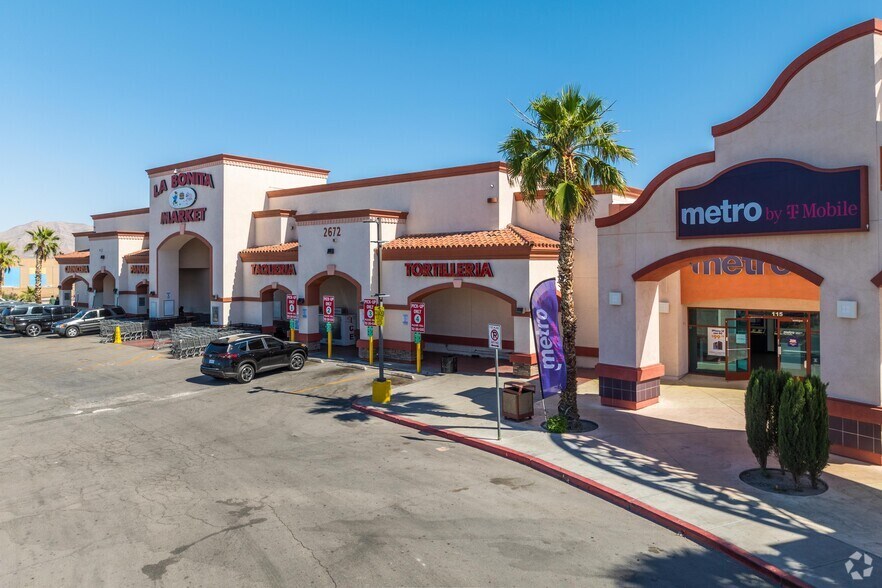 2672 N Las Vegas Blvd, North Las Vegas, NV à louer - Photo du bâtiment - Image 3 de 10