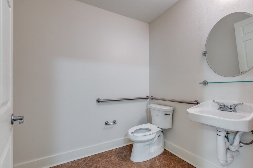 309 Burnet St, San Antonio, TX for lease - Interior Photo - Image 2 of 12