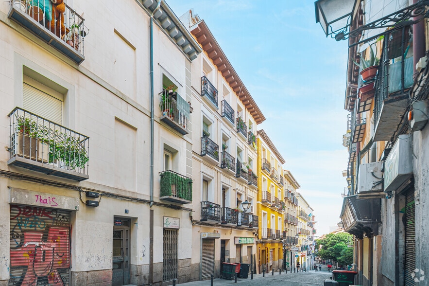 Multifamily in Madrid, Madrid for sale - Primary Photo - Image 1 of 2