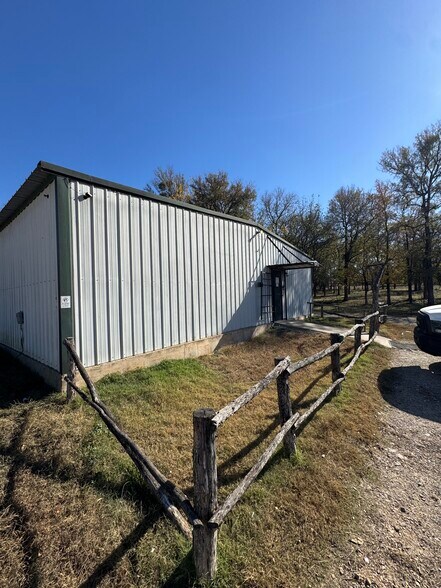 74 Barn Swallow Rd, Idabel, OK à vendre - Photo du bâtiment - Image 2 de 18