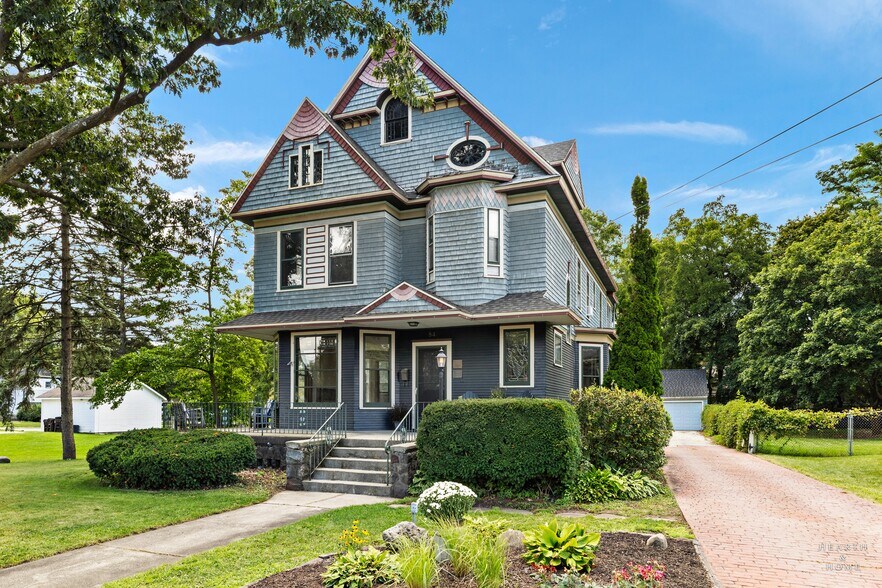 84 N Walkup Ave, Crystal Lake, IL for sale - Building Photo - Image 1 of 17