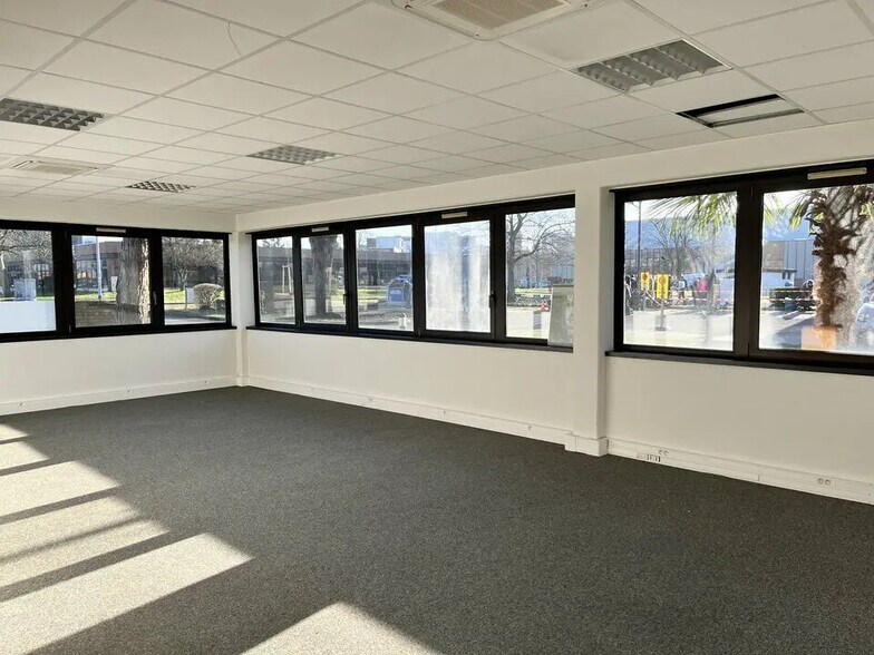 Office in Hoenheim for lease - Interior Photo - Image 3 of 8