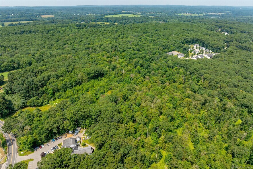 219 Pomfret St, Putnam, CT à vendre - Photo du bâtiment - Image 2 de 10