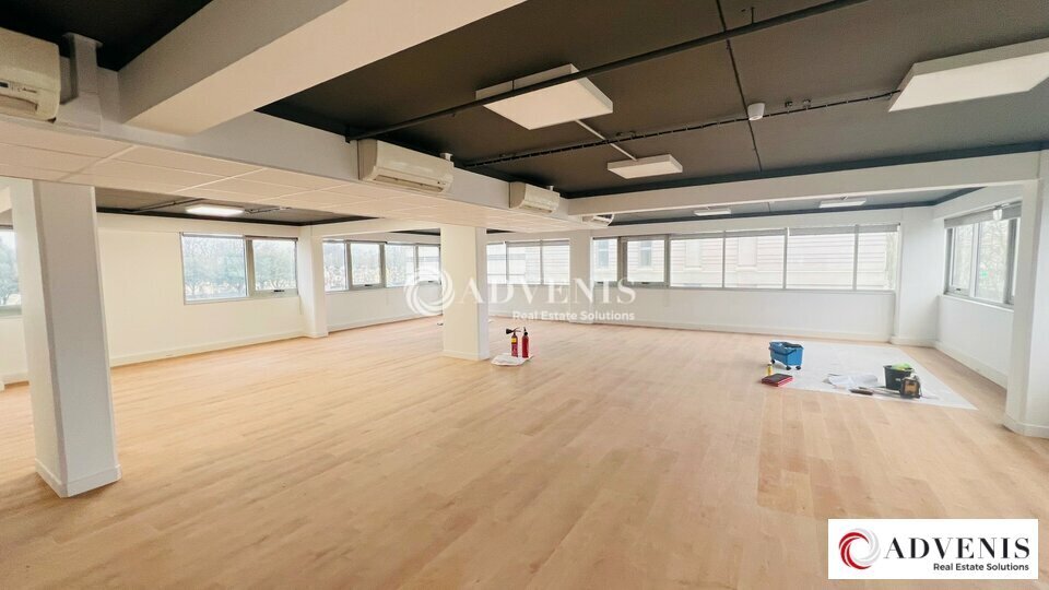 Office in Bordeaux for lease Interior Photo- Image 1 of 9