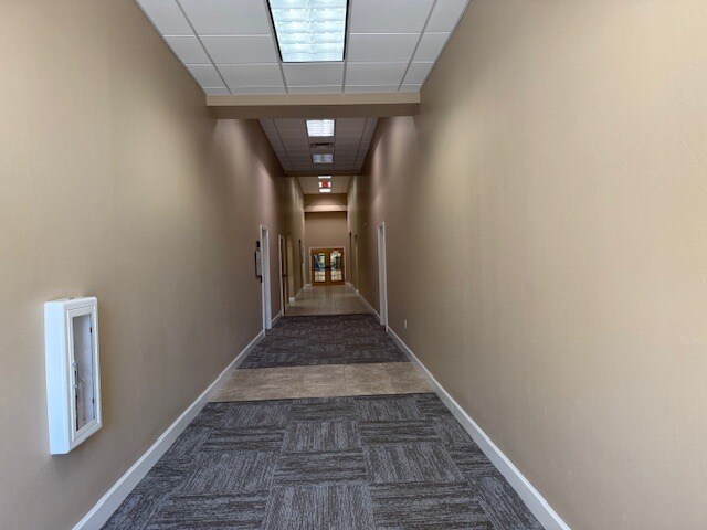 10461 Six Mile Cypress Pky, Fort Myers, FL à vendre - Photo intérieure - Image 2 de 3