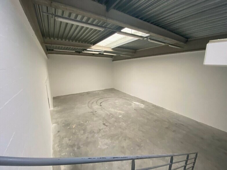 Flex in Chambly for lease - Interior Photo - Image 3 of 4