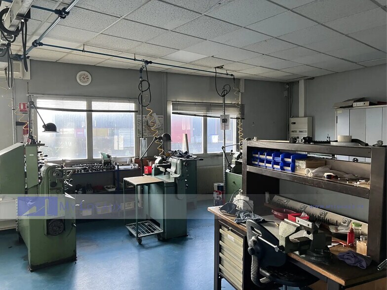 Flex in Argenteuil for lease - Interior Photo - Image 2 of 11