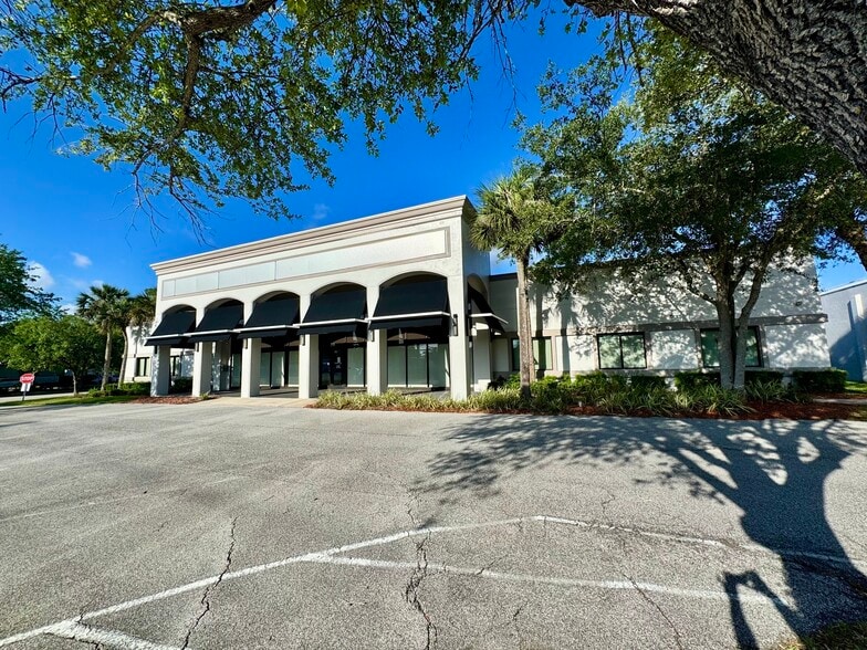 298 S Yonge St, Ormond Beach, FL for lease - Building Photo - Image 1 of 15