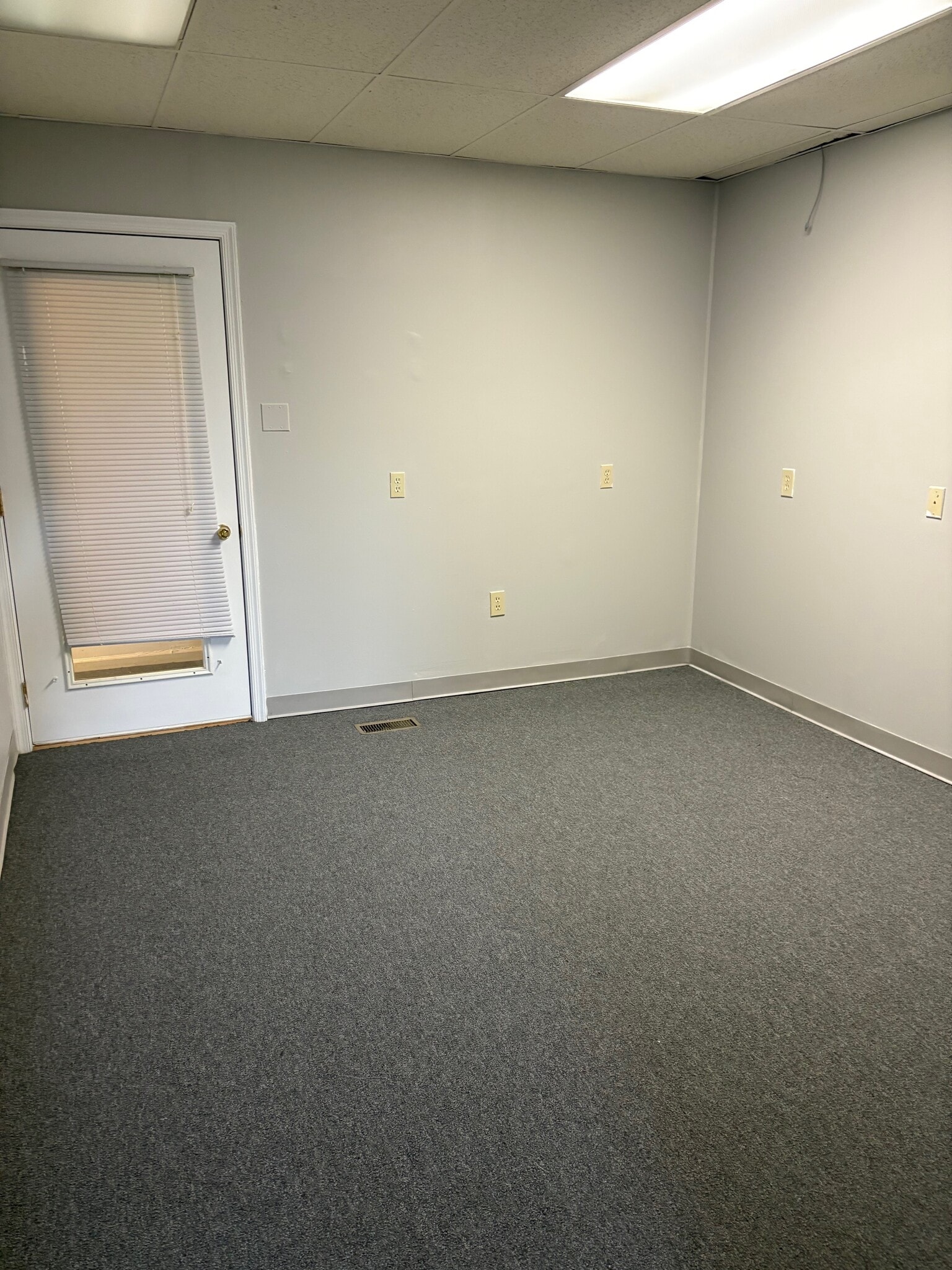 409 Easton Rd, Willow Grove, PA for lease Interior Photo- Image 1 of 4