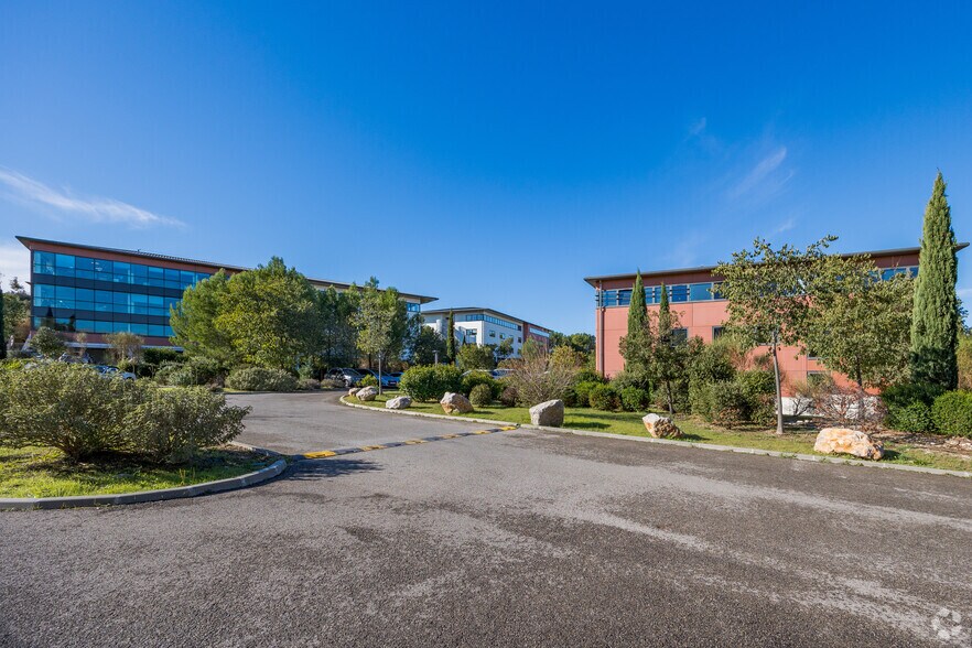 Office in Aix-en-Provence for lease - Building Photo - Image 3 of 4