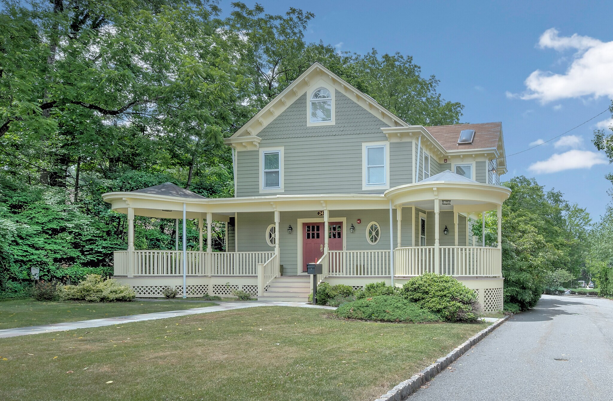 24 Washington Ave, Chatham, NJ à vendre Photo du bâtiment- Image 1 de 30