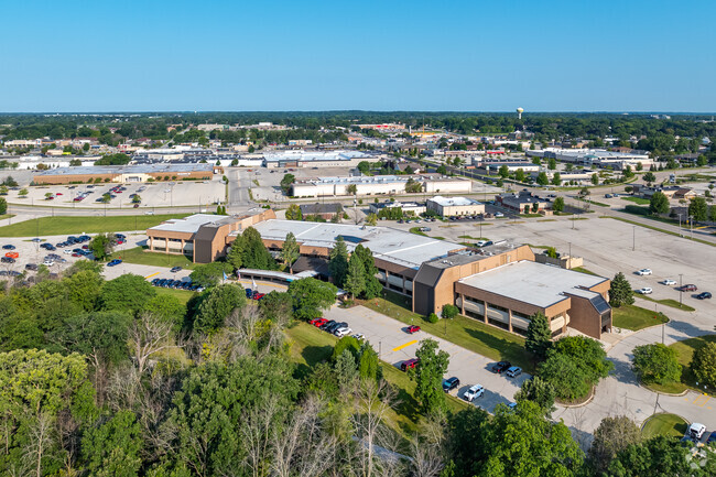 Plus de détails pour 700 Pilgrim Way, Green Bay, WI - Bureau à vendre