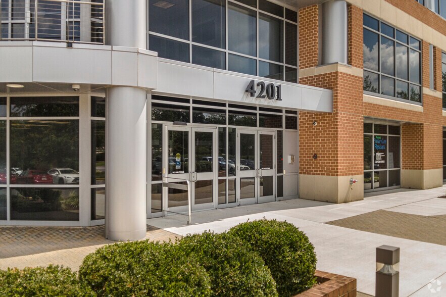 4201 Mitchellville Rd, Bowie, MD à louer - Photo du bâtiment - Image 2 de 6