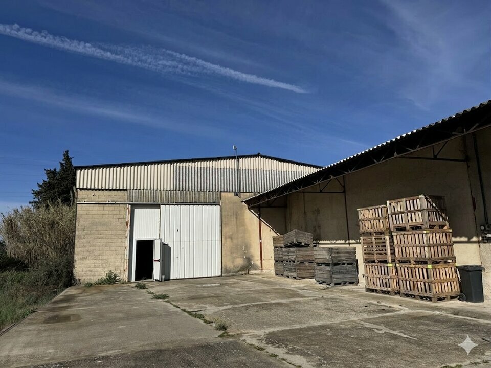 Flex in Carpentras for lease Building Photo- Image 1 of 9