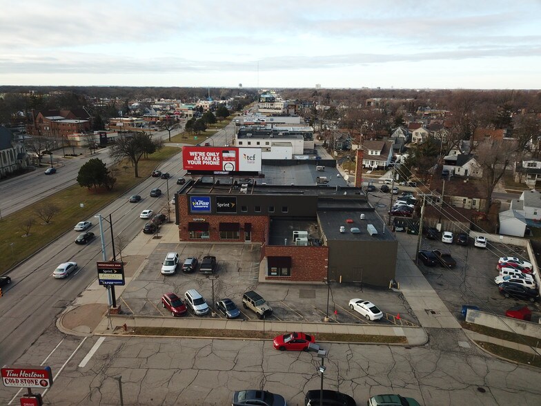 22304-22346 Woodward Ave, Ferndale, MI for lease - Building Photo - Image 2 of 6