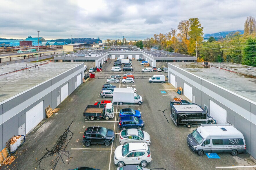 1701-1711 Welch St, North Vancouver, BC à louer - Photo du bâtiment - Image 3 de 10