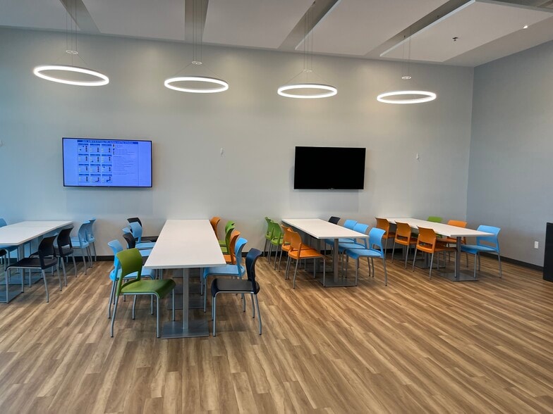 1110 W Hibiscus Ave, Melbourne, FL for lease - Building Photo - Image 2 of 13