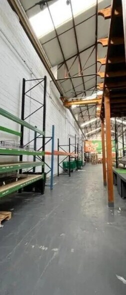 209-217 Avenue De La République, Épinay-sur-Seine for lease - Interior Photo - Image 3 of 16