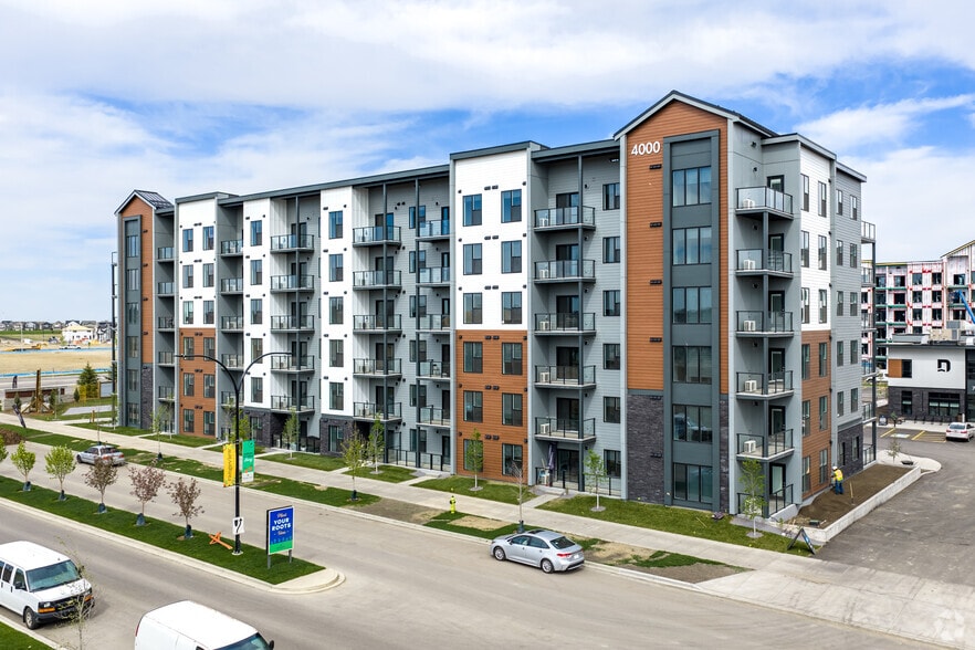 Rangeview Dr SE, Calgary, AB à louer - Photo principale - Image 1 de 6