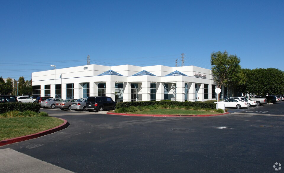 16251 Laguna Canyon Rd, Irvine, CA à louer - Photo du bâtiment - Image 3 de 7