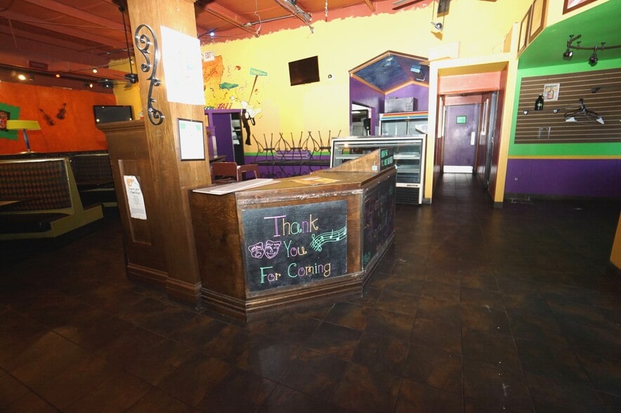 404 Main St, Belleville, MI for lease - Building Photo - Image 3 of 6