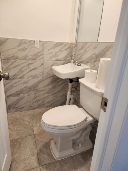 241 W Union Ave, Bound Brook, NJ à vendre - Photo du bâtiment - Image 2 de 13