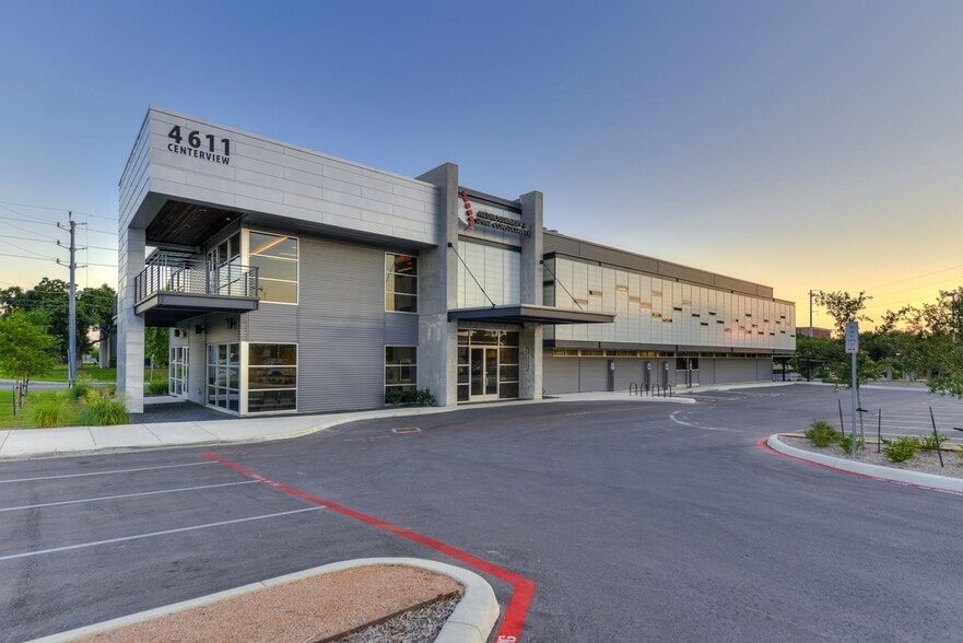 4611 Centerview, San Antonio, TX à vendre - Photo du bâtiment - Image 2 de 68