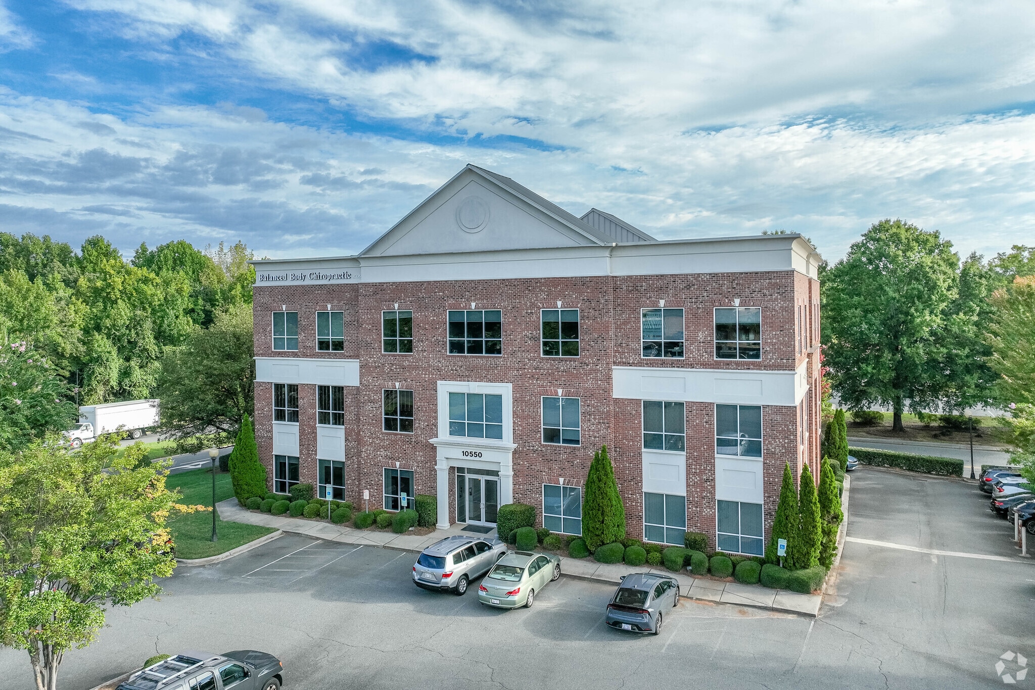 10550 Independence Pointe Pky, Matthews, NC for lease Primary Photo- Image 1 of 14
