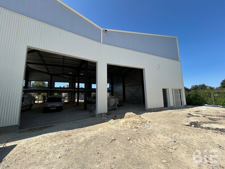 Flex in Carbon-Blanc for sale - Building Photo - Image 3 of 10