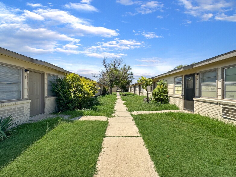 2707 6th Ave, Canyon, TX à vendre - Photo du bâtiment - Image 2 de 6