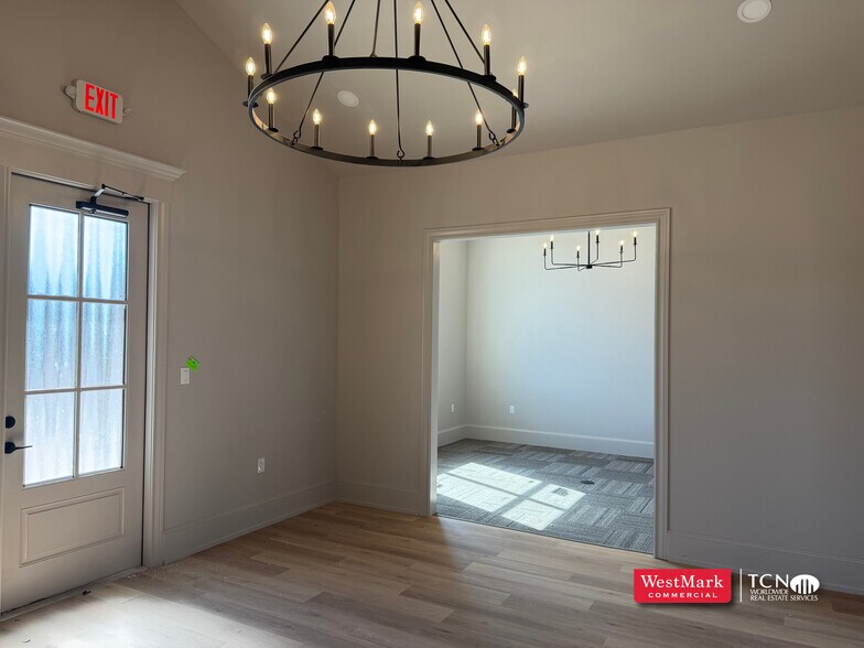 6933 82nd Street, Lubbock, TX à vendre - Photo du bâtiment - Image 2 de 5