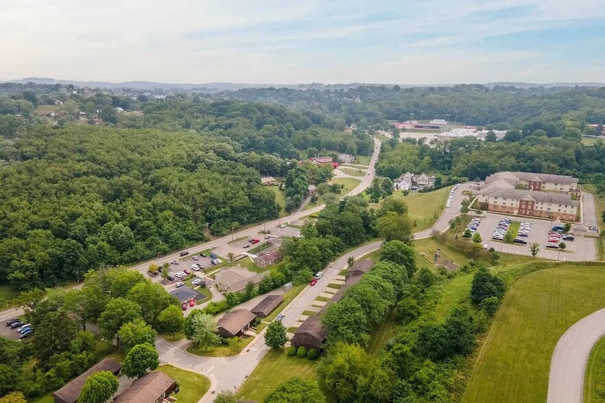 101-404 Cedar Hill Dr, McMurray, PA for sale - Building Photo - Image 2 of 8
