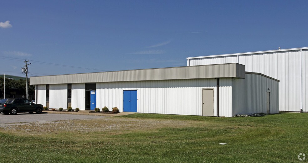 1174 Lance Rd, Norfolk, VA à louer - Photo du bâtiment - Image 3 de 3