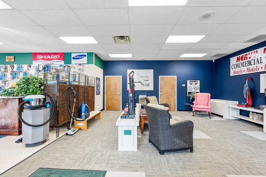 605 Laurens Rd, Greenville, SC for sale - Building Photo - Image 3 of 33